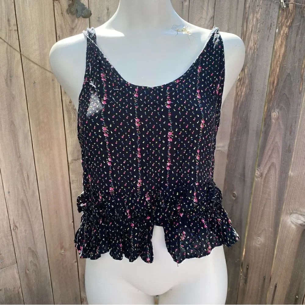 Cotton on floral cropped blouse size medium